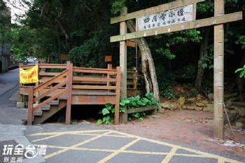 四月雪小徑
