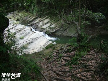 龍騰瀑布